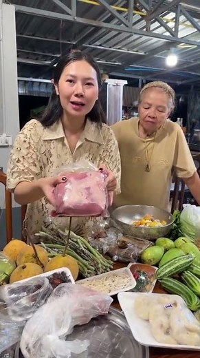 กลับมาจากตลาดห้วยเดื่อแล้ว ได้ของมาแยะแยะ 🥬🫛🥒 #ยายคําป้อย #สตีฟสโนว์ #น้องสตีฟแม่โอปอ