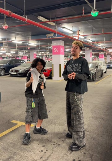 Feeling the music 😜 arigto afroto @DizzyTooSkinny @Ahmed G Ibrahim #afroto #dizzytooskinny #عفروتو #fypシ #راب @ALIEN BOY 👽