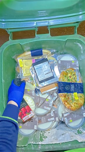 HIDING FROM SECURITY GUARDS TO EXPOSE MARKS AND SPENCERS CHRISTMAS CRIMINAL FOOD WASTE DUMPED DUMPSTER DIVING UK JACKPOTS, #DUMPSTER DIVING #DUMPSTER DIVER #RECYCLING #CHARITY #FRUGAL #FOODWASTE #REUSE #RUBBISH #WASTE #SKIP #DUMPSTER #DIVER #FREE #FIND #FOUND #SCRAP #CURBSIDE #climate #climate change #environment | Dumpster diving uk