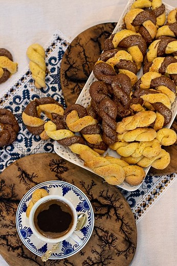 Greek Koulourakia: Vanilla & Chocolate Easter Butter Cookies