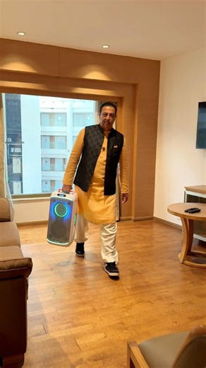 DH Discovery on Instagram: "✨🎆 DH Discovery Electronics wishes everyone a very Happy Diwali! 🎇💥 A heartfelt thank you to Vindu Dara Singh ji, Dhiraj Dixit ji, for adding more sparkle to our celebrations! 🙏💫 Let’s light up this Diwali with joy, prosperity, and endless brightness — only at DH Discovery Electronics, India’s biggest wholesale & retail hub for all your electronic needs! 💡💥 #HappyDiwali #DHDiscovery #FestivalOfLights #Diwali2025 #VinduDaraSinghJi #DhirajDixitJi #ShahbaazKhanJi 