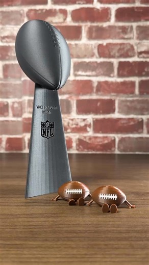 Huddle up! It’s Super Bowl weekend 🏈 #SuperBowl2026 #3DPrinting #fidget #NFL Models: Trophy https://makerworld.com/en/models/193971-vince-lombardi-trophy#profileId-214438 Football buddy https://makerworld.com/en/models/938513-articulated-football-buddy-sports-desk-buddy#profileId-935223 | 3D Printing Canada