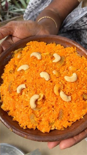 Traditional Carrot Halwa Recipe | Homemade Gajar Ka Halwa #shorts #cooking