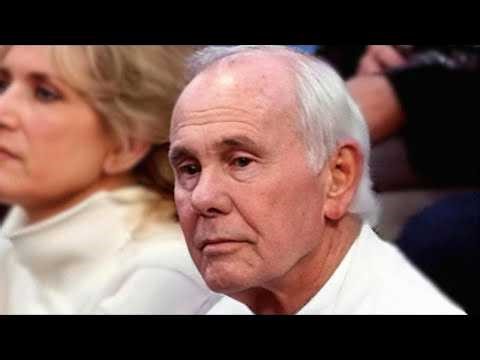 The Unexpected Guest Who Showed Up at Johnny Carson's Funeral