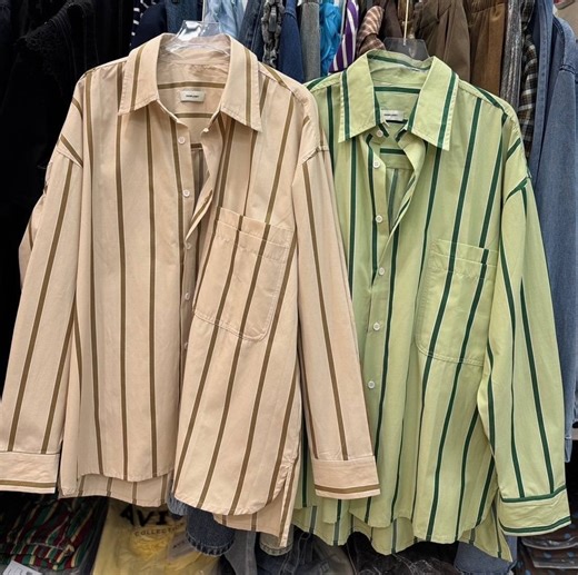 March clothes BKK | เสื้อเชิ้ตลายทาง ดีเทลแต่งกระเป๋าสองชั้น เนื้อผ้าอย่างดี รีดง่าย ทรงโอเว่อร์ไซส์ ทรงสวยค่ะ • OVERSIZE • 2 Color : • FREE SIZE อก Bust :... | Instagram