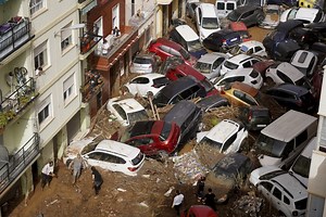 Flash Floods Leave Scores Dead in Spain as Rescue Efforts Intensify