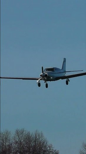 Piper Comanche 250 landing