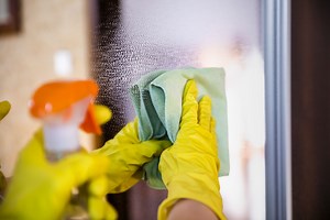 How To Clean A Mirror, According To An Expert