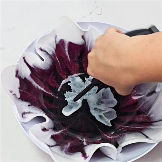 In this video I created a gorgeous resin flower bowl with my newest tray mold and I added a little something extra - an alcohol ink flower in the middle! I think this may be the most gorgeous resin bowl I've ever made and I can't wait to do more! I tried to explain everything in detail in the video, but please let me know if you have any questions that weren't answered in the video :) | Mixed Media Girl