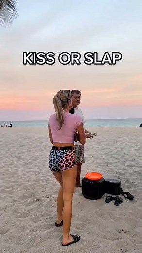 Kiss 💋 me or slap me 🥵 Follow for more videos 😀 #kissorslapp #Grab #slap #slapchallenge | Silly Head Gaming
