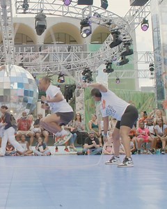 We're in AWE of these championship teams from the National Double Dutch League and their dazzling routines! Thanks to everyone who joined us for this electrifying event and open jump session! | Lincoln Center