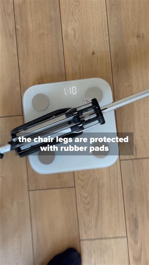 Made of aircraft-grade aluminum Weighs only 1.1 kg Supports over 100 kg Unfolds with a single button press, folds with one hand Non-slip on ice and other surfaces | AutoPulse