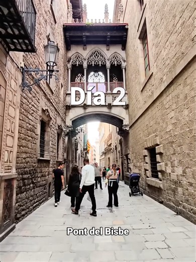 Día 2 en Barcelona 🇪🇸✨ El recorrido perfecto para conocer el corazón medieval de la ciudad 🏰 📍 Plaza Cataluña 💧 Fuente de Canaletes 🥖 Boquería… y su alternativa local 🎨 Mosaico de Miró 🗝️ Barrio Gótico ⛪ Catedral de Barcelona 📸 Pont del Bisbe 🌊 Santa María del Mar 🌅 Museo Picasso o atardecer en la Ciutadella 🗺️ Todo el itinerario con mapa links a entradas está GRATIS en la app GuideMapp 👉 Descárgala y viaja sin perderte nada ¿Seguimos con el Día 3? 👀 #Barcelona #BarcelonaTravel #Gu