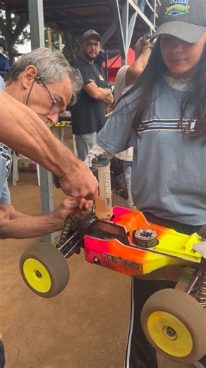 Abastecimento em Família! Corridas de Carros RC! #motorsport #racing #NCR