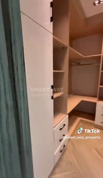 Apartment For Sale🏠 apartment in Courtyard Aeon Marakez 📍 Features - 232 sqm living space - 3 master bedrooms with dressing furniture - 5 bathrooms - Maid's room - Spacious reception area (2 pieces) - Separate living room - High-end finishing - Kitchen cabinets - Jacuzzi - Concealed air conditioning - Shower cabinets - Shutters for bedrooms - Double view with northern direction - Natural gas - Fiber optics high speed internet Amenities - Luxurious interior design - Modern fixtures - Ample stor