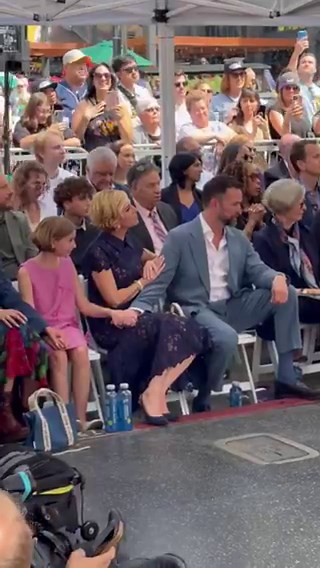 Did none of the Pitt cast members or his former ER costars show up? ☠️