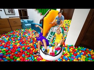 Tantang dengan Rumah yang penuh dengan bola plastik