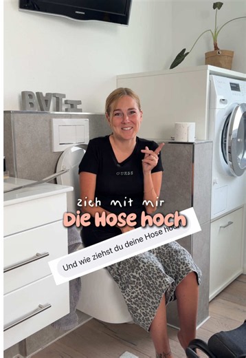 Für mich ist auf die Toilette gehen kein Nebenbei. Es ist ein kleines Workout. Ich plane dafür Zeit und Energie ein. Allein die Hose wieder hochzuziehen dauert ewig. Und diese Energie fehlt mir dann für andere schöne Dinge im Leben. Häufig mach ich das allein und das ist mir auch wichtig. Aber ich habe auch gelernt, dass es manchmal richtig gut tut, Hilfe anzunehmen. Ich bin dankbar für die Menschen in meinem Leben, für die das kein Problem ist und die einfach da sind, wenn ich sie brauche. Denn
