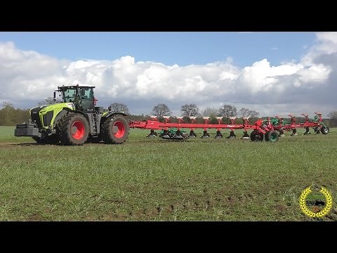 Claas Xerion 5000 mit 12 Schar Wendepflug PW 100 Variomat von Kverneland beim Pflügen 2017