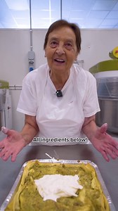 Today, nonnasilviofficial is preparing a delicious lasagna for us! 🥰 And we can't wait to taste it! 👇RECIPE👇 🔸INGREDIENTS: • For the pasta 500g of flour 5 eggs • For the béchamel sauce 1 liter of milk 100g of butter 100g of flour Nutmeg, to taste • For the Pistachio Pesto 200g of pistachios 130g of olive oil 20g of basil 100g of Parmesan cheese A little bit of burrata water, approximately 50ml 🔹INSTRUCTIONS: Let's make the fresh pasta, using the classic method of creating a well with the fl