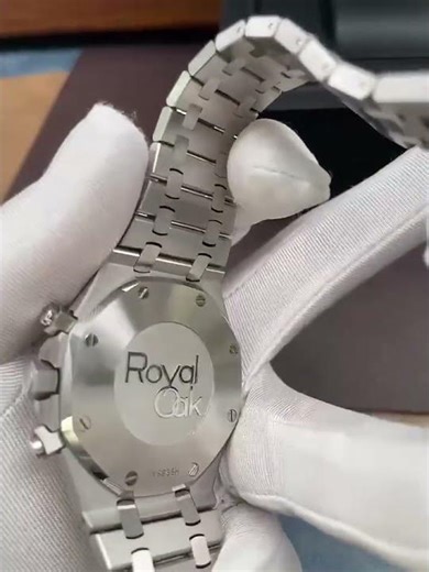 【微信86290446】罗杰·杜比在玛奇纳推出奥比斯钛金属中央陀飞轮