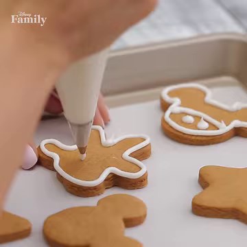 Make these festive and delicious Mickey Mouse-inspired cookies to ring in the holidays! ✨ 🎄 | Disney Family
