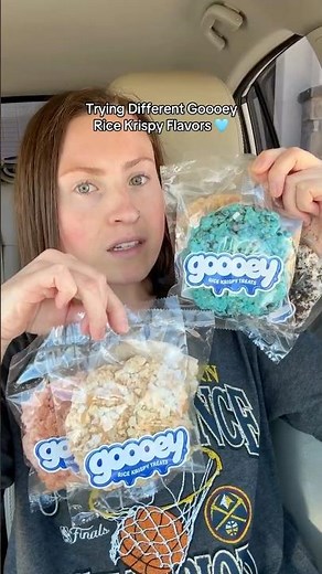 trying the gooiest rice krispie treats i've ever seen 👀🥣 #ricekrispietreats #snackreview #oreo