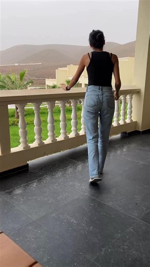 Hello 👋 Aujourd’hui je vous propose une délicieuse recette de sardines à la marocaine 🇲🇦 accompagnées de petits pains au fromage ultra moelleux… un combo parfait pour un repas simple, rapide et savoureux 😍🔥 🐟 Ingrédients – Sardines à la marocaine • 1 kg de sardines • 2 tomates • Sel, poivre • 1 c.à.s de concentré de tomate • Jus de citron • Épices pour poisson • 2 pommes de terre • Olives • Citrons confits • Piment • Coriandre & persil 👩‍🍳 Préparation – Sardines 1. Dans un bol, préparer 