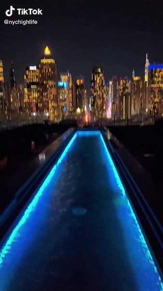 Anyone up for a swim? #nyc #rooftop #rooftoppool #nightlife #citylife #swim #manhattan #newyorkcity