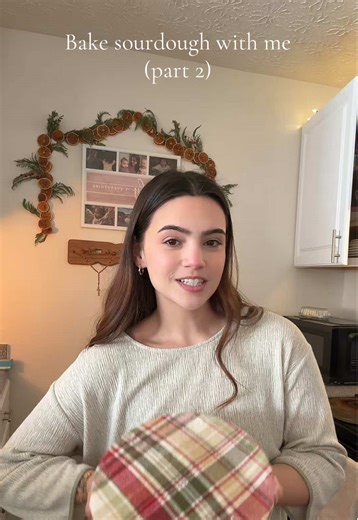 These are PERFECT holy moly🥖🤎 Cannot wait to cut into one for lunch🤭 #sourdough #crunchymom #bakingtiktok #foryoupage❤️❤️ #fyp