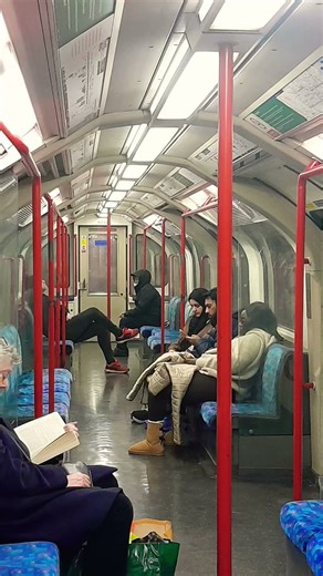 Uk trains #cool #train #uk #london #brighton #station