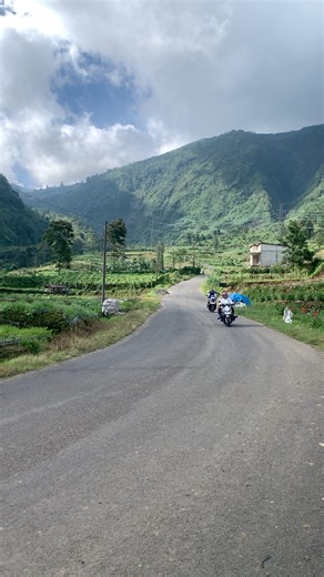 154K views · 4.1K reactions | Swiss van java jalan menuju ke curug sikarim dengan view gunung bismo #wonosobo #jawatengah #gunung #view | Sunraku Adv | Facebook