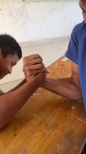 Saturday Friendly Match: Students Compete in Arm Wrestling