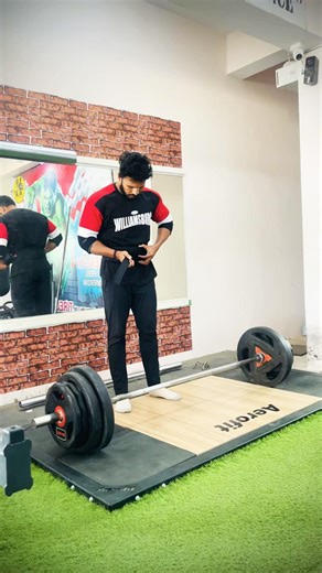 Focus on form primarily and second priority on progressive over loading. #deadlift#compoundlifts