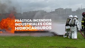 🔥 Pool Fire - Fuegos Estancados 🔥 ❗️ Hoy te contamos que cuando ocurre un derrame, fuga o escape de líquidos inflamables, estos pueden estancarse provocando una especie de “piscina”. ♨️ Dependiendo de la temperatura, muchas veces puede ocurrir un incendio con este líquido inflamable, en el propio estanque o “piscina”. A esto se le conoce como Pool Fire. 🛢 Estos incendios también pueden ocurrir en el interior de tanques de almacenamiento de líquidos inflamables. 🤝 Realizamos esta práctica jun