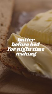 🧈Why butter before bed might help with waking at night and getting to sleep: 📉Blood sugar stability: One of the most common reasons kids (and adults) wake up at night is a blood sugar dip. When blood sugar drops too low, the body releases cortisol (stress hormone) to mobilise energy which then causes night waking, restlessness, or even nightmares! 🧈Butter is a a slow-burning fat that provides steady fuel without spiking blood sugar which then helps to prevent those cortisol-driven wake-ups. C