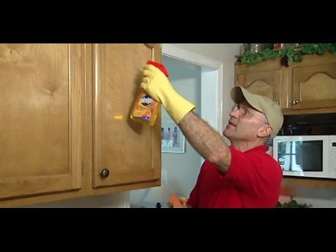 How to Use a Hot Sponge to Remove Grease from Kitchen Cabinets