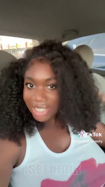 The key to blend your leave out to a half wig is to leave minimal leave out 🙂‍↕️🤏🏽Clock that! Less leave out, more natural looking! @Zy🤍Hair|Food|Lifestyle Kinky curly 18” Wear Go Half Wig #iseehairbeauty #iseeweargowig #gluelesswig #iseehalfwig #kinkycurly #naturalhair #hairhack