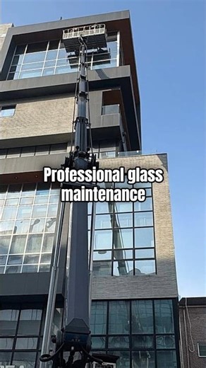 🚧 Lift Window Cleaning on a Commercial Building