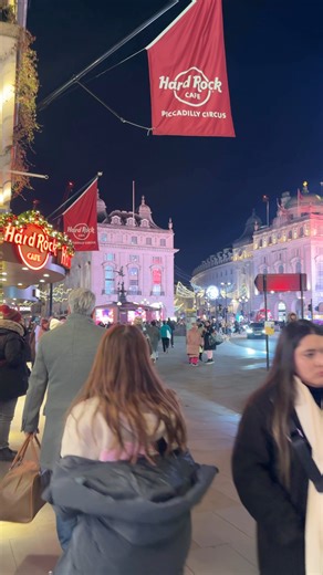 119K views · 5K reactions | Piccadilly Circus nightlife #london #londra #travel | Touchdown London | Facebook