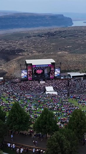 This view though 😍#watershedfest #thegorge #countrymusic #camping #pacificnorthwest #washington