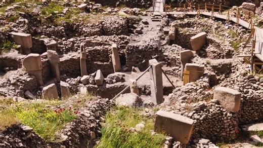 That similarity between Easter Island and Göbekli Tepe... hard to ignore