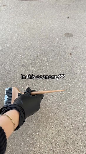 The most popular comment I got on that controversial marketing idea was “in this economy?!” Um. Yes. Especially in this economy we should be investing in our marketing. Using a little bit of left over lightener from a highlight got me a huge return on investment. #marketing #advertising #smallbusiness #marketingideas #creative #creativemarketing