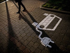 From Right Equipment To Overcharging: DOs & DON’Ts Of EV Battery Charging