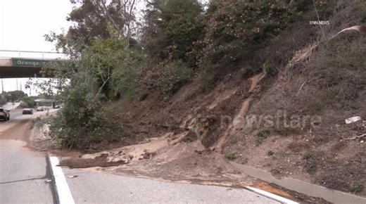 US, Los Angeles: South Pasadena Mud Slide Causes Traffic Havoc on 110