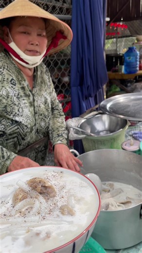 Bánh Canh Vịt: Món Ngon Truyền Thống Miền Tây