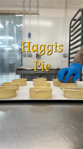 🥧🔥 BURNS PIE IS BACK 🔥🥧 Ready from tomorrow One weekend only Filled with haggis & rich peppercorn sauce Topped with a proper tattie lid 🥔 🏴 Available while they last ⏳ When they’re gone, they’re gone #BurnsNight #BurnsPie #ScottishFood #BakeryLife #WeekendSpecial Haggis LocalBakery ProperPie | Clark's 24 Hour Bakery