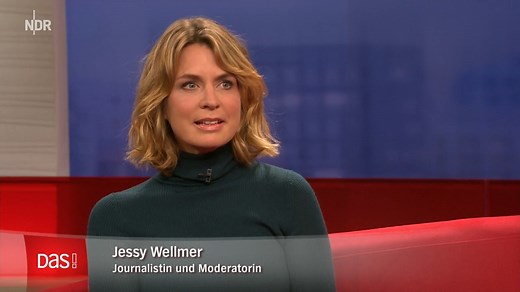 Jessy Wellmers Herz schlägt nicht nur für den Sport, sondern auch für ihre ostdeutsche Heimat. Auf dem Roten Sofa hat die Journalistin und Moderatorin spannende Einblicke in ihre Recherchen gegeben: https://1.ard.de/Jessy_Wellmer | DAS! im NDR Fernsehen