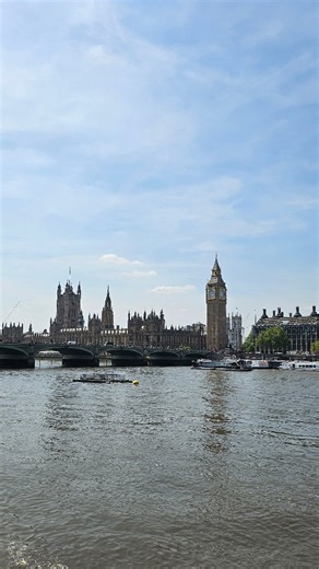 🇧🇪CAroline💞KEvin budgetproof reistips en unieke plekken on Instagram: "❗Zet altijd je 4G UIT op een overzet❗ Wij vaarden nu al enkel malen naar Engeland met de ferry en telkens liet ik mijn 4G aan staan. We gingen immers van Frankrijk naar het Verenigd Koninkrijk en voor beide landen geldt gewoon ons plan voor de gsm zoals thuis.🇫🇷➡️🇬🇧 MAARRRR dat zal ik dus vanaf nu NOOIT meer doen en dit is waarom: Tijdens onze laatste overtocht van de UK naar huis, kreeg ik opeens dit bericht van onze 