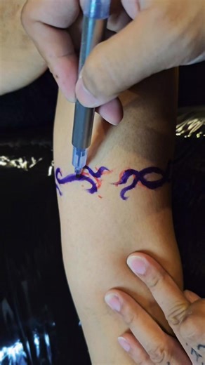 Baybayin Armlet Hand-Poke Tattoo "HIMAKAS" is a word in HILIGAYNON means To endeavour and make efforts, do one's best and strive | Sinag Baybayin